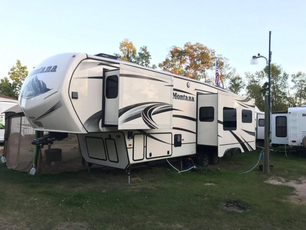 2015 Keystone Montana 3155RL - National Vehicle