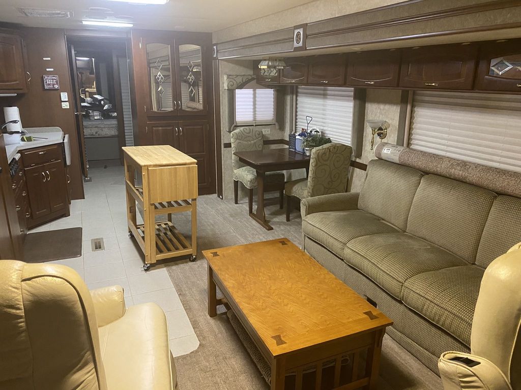 2005 Newmar Dutch Star 4024 - National Vehicle