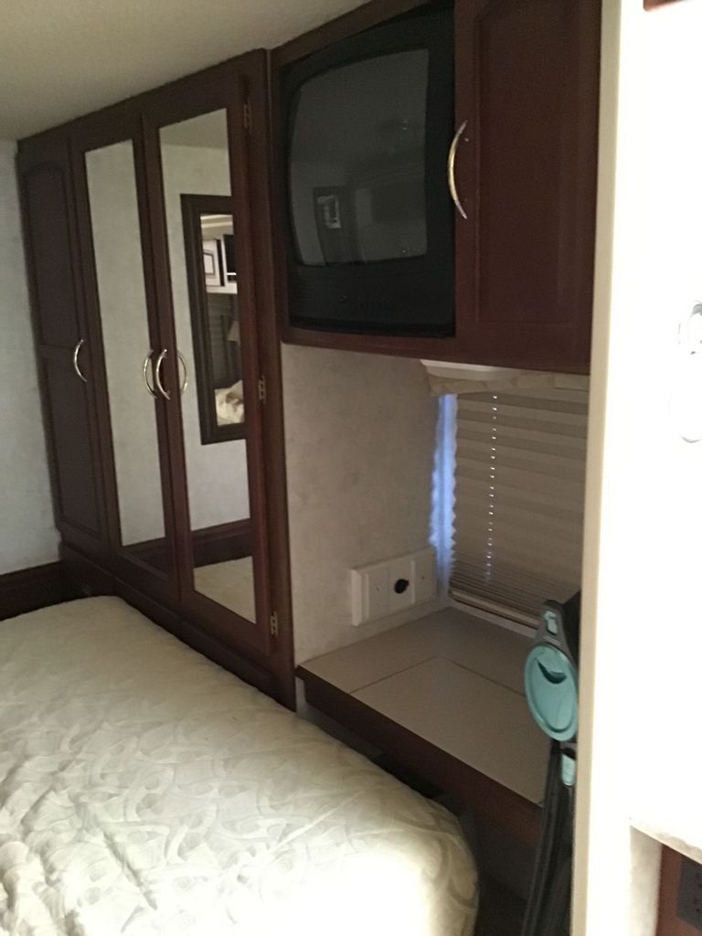 2004 Itasca Suncruiser 33V - National Vehicle