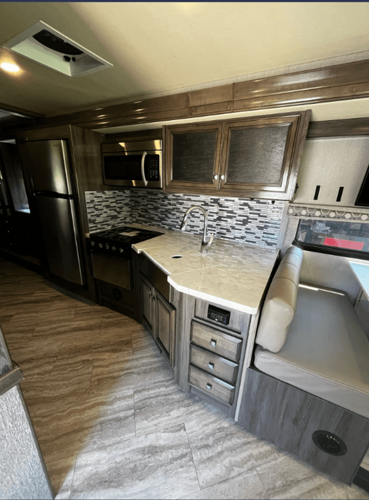 2021 Holiday Rambler Invicta 33HB - National Vehicle