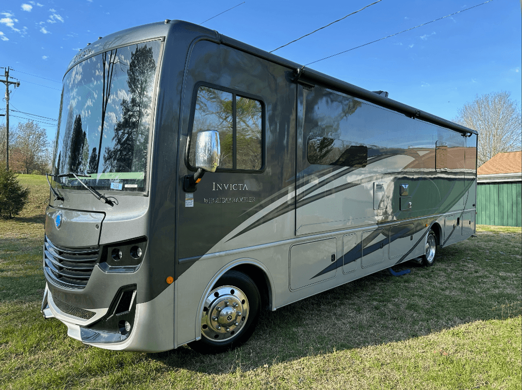 2021 Holiday Rambler Invicta 33HB - National Vehicle