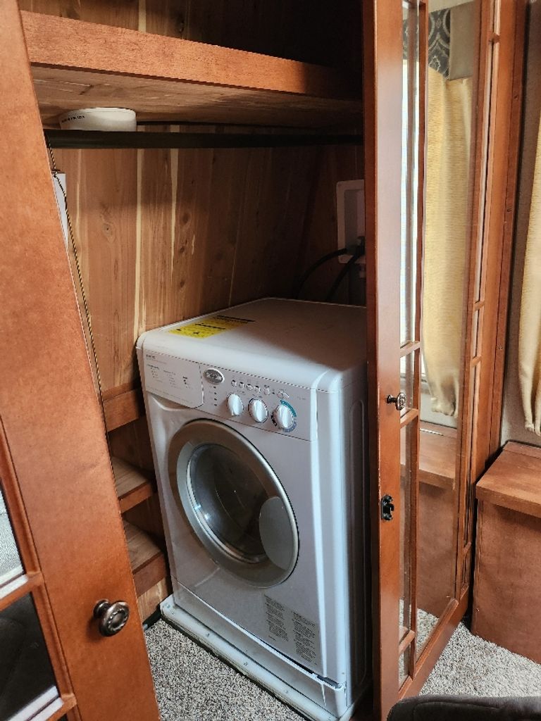 2017 Northwood Arctic Fox 32-5M - National Vehicle