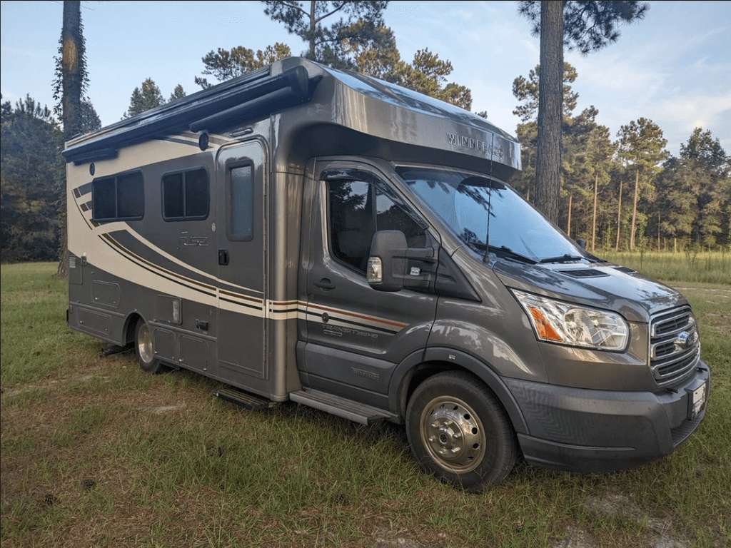 2017 Winnebago Fuse 23A National Vehicle