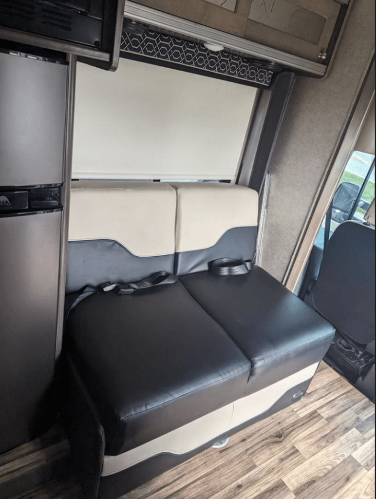 2017 Winnebago Fuse 23A National Vehicle