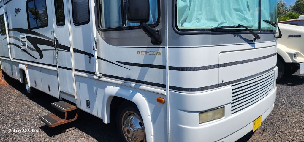 は. 2003 Fleetwood Storm 30H - National Vehicle