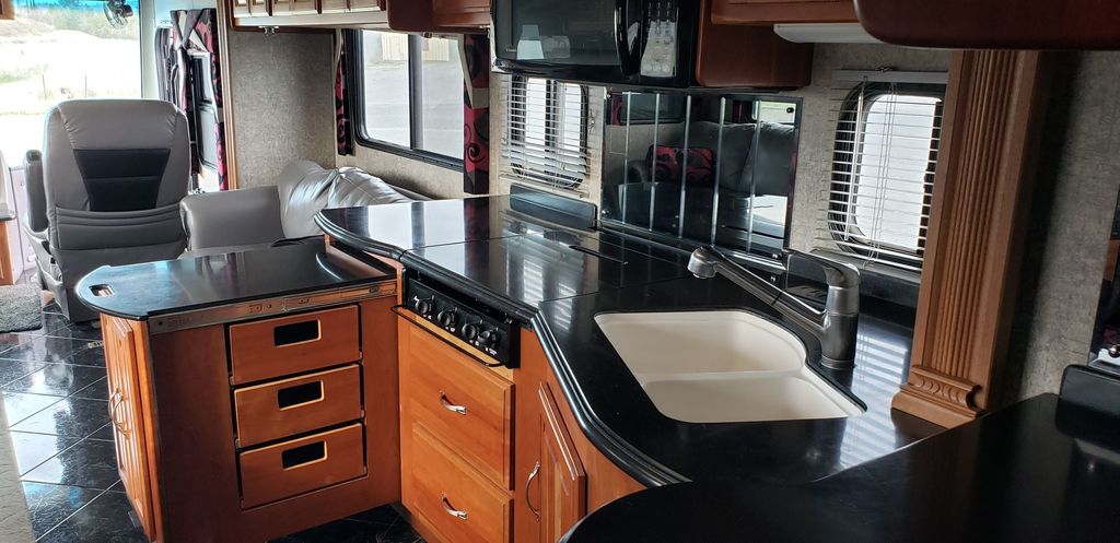 ハヌマーン　2009 World's System Kichen 2009 Coachmen Sportscoach Legend 40QS - National Vehicle
