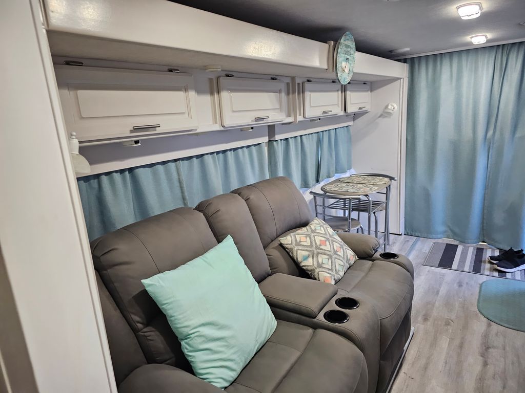 2003 Jayco Granite Ridge 3100SS - National Vehicle