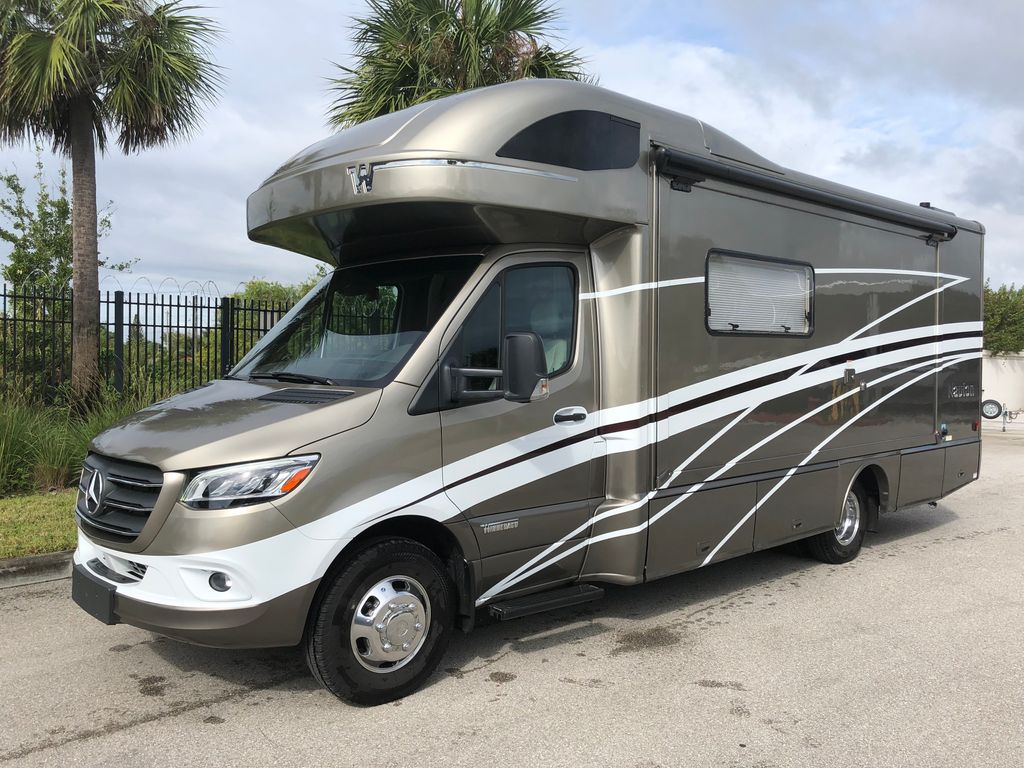 2022 Winnebago Navion 24D - National Vehicle