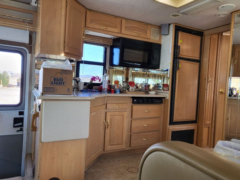 2004 National RV Dolphin 6342LX - National Vehicle