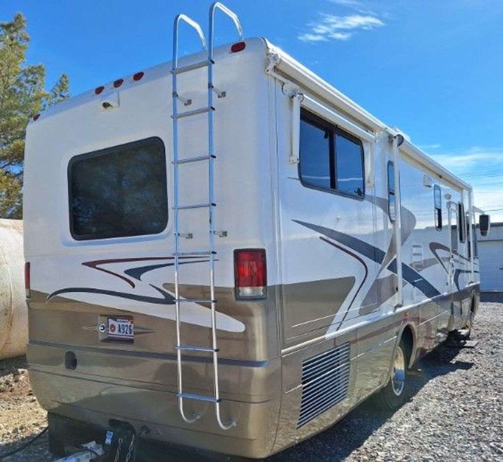 mai 2004 National RV Dolphin 6342LX - National Vehicle