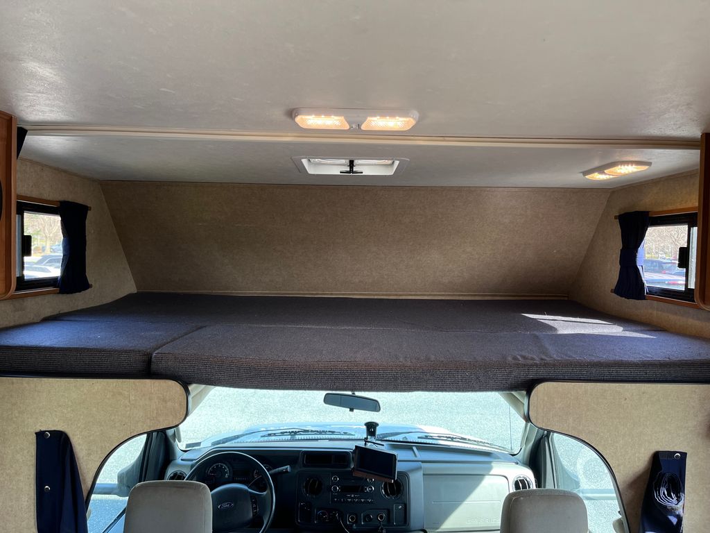 2018 Thor Motor Coach Majestic 28A - National Vehicle