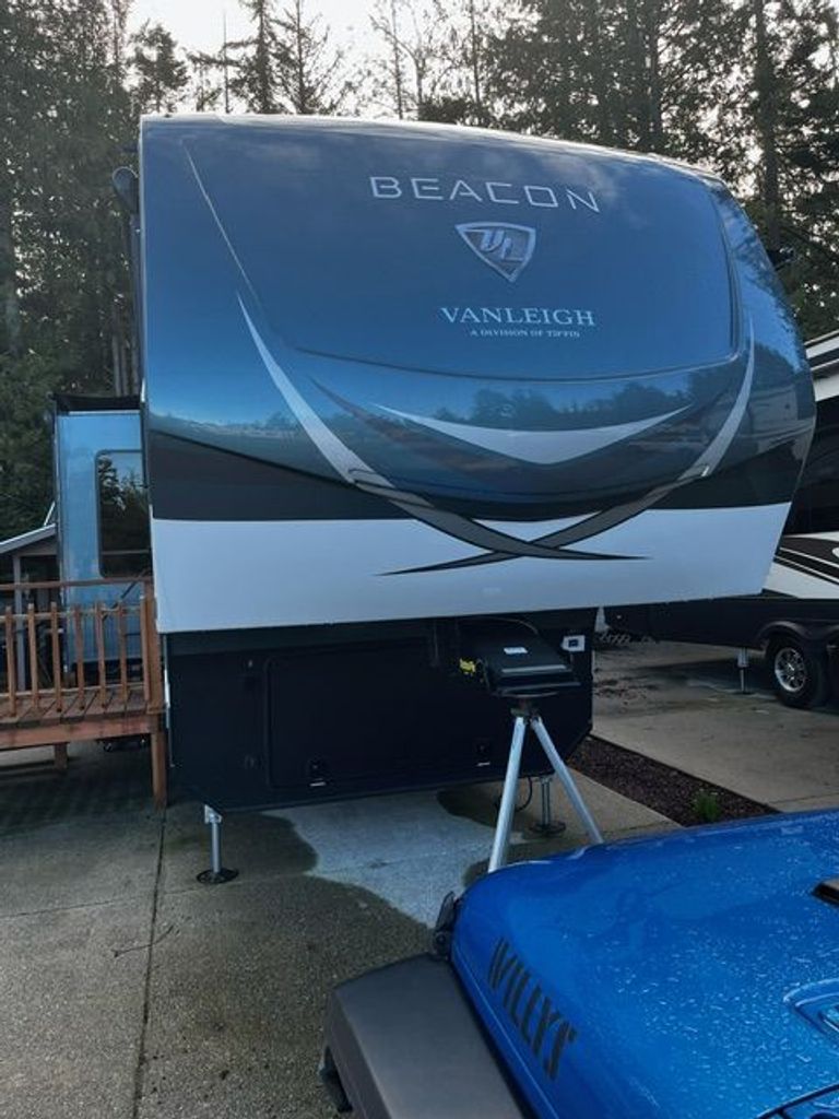 2021 Vanleigh Beacon 34RLB - National Vehicle