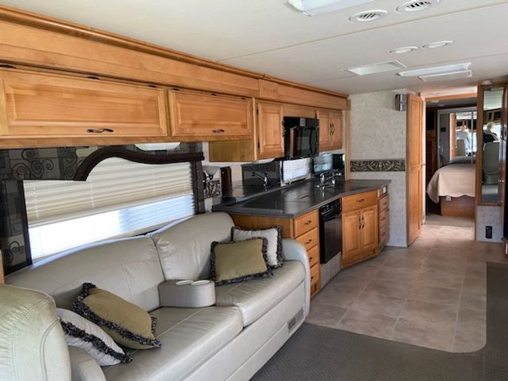 2004 Fleetwood Discovery 39S National Vehicle