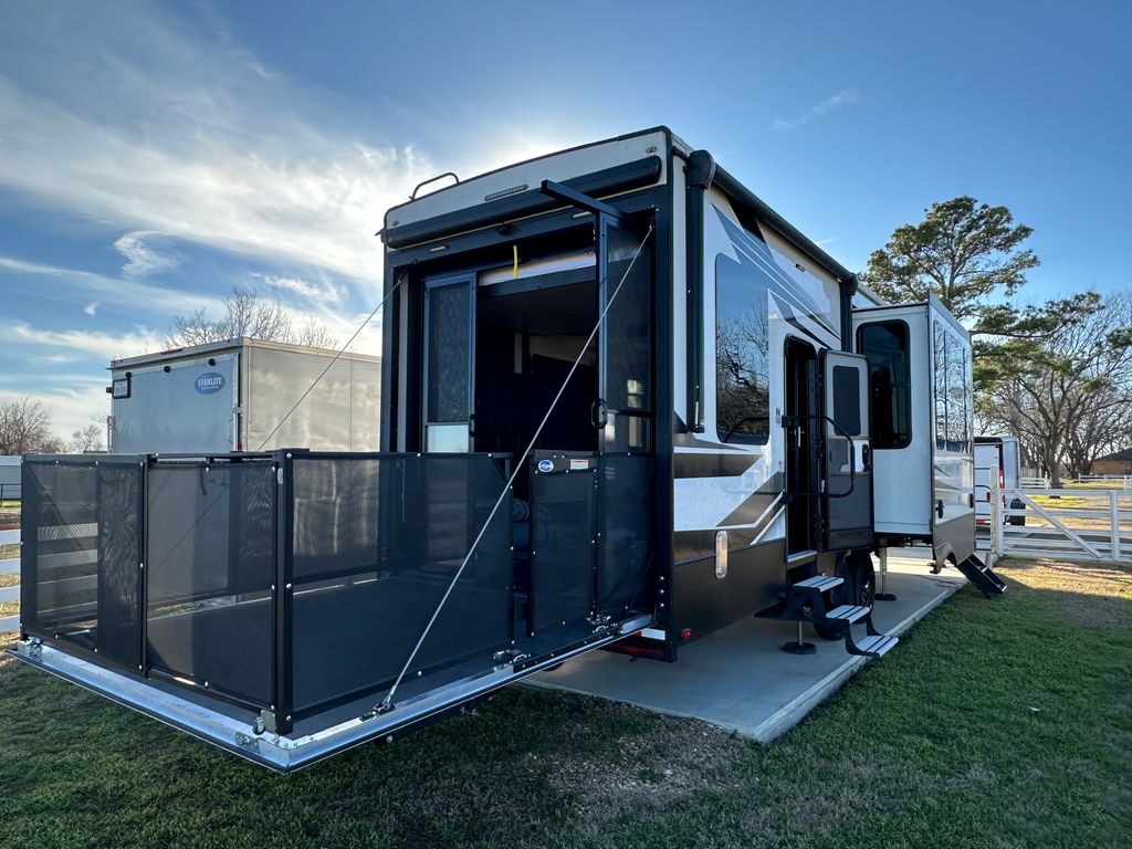 2021 Keystone Raptor 352 - National Vehicle