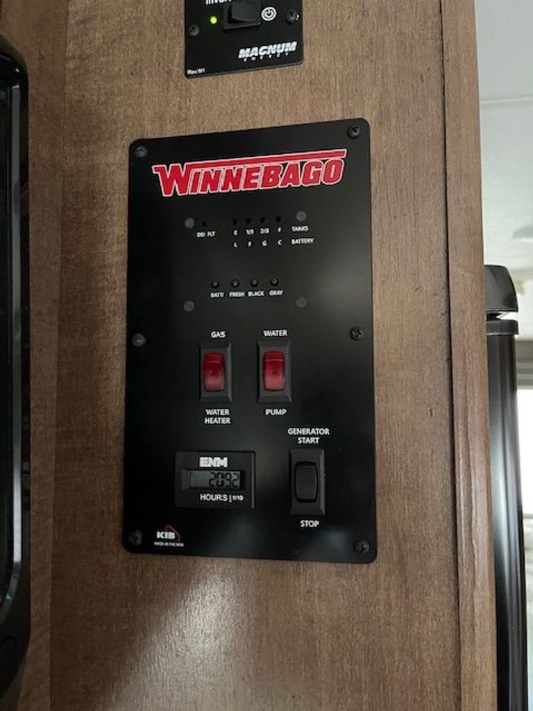 2019 Winnebago Outlook 27D - National Vehicle