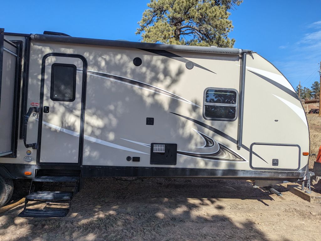 2018 Prime Time Tracer Ultra Lite Executive 3200BHT - National Vehicle