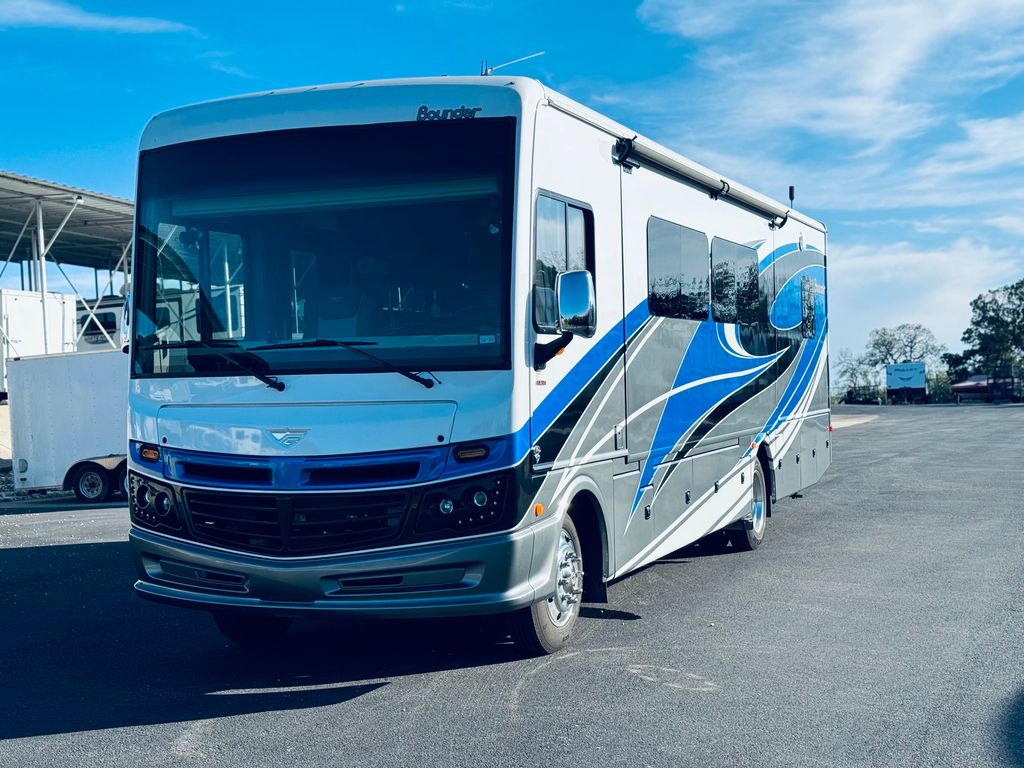 2021 Fleetwood Bounder 33C - National Vehicle