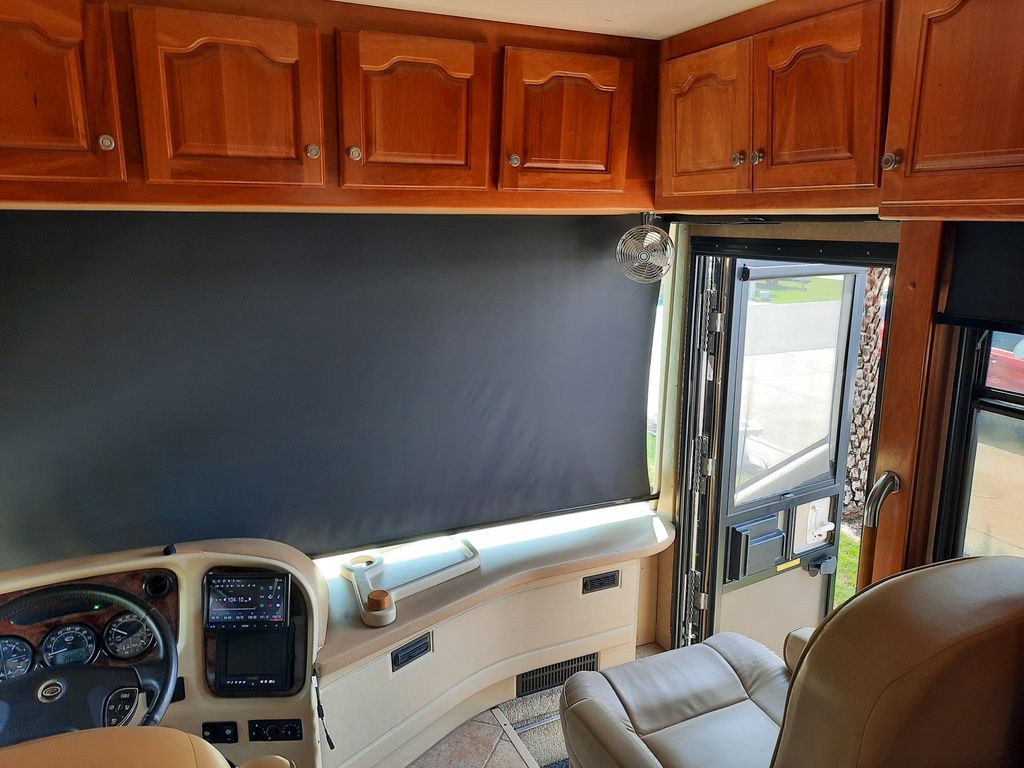 2009 Country Coach Veranda 300 - National Vehicle