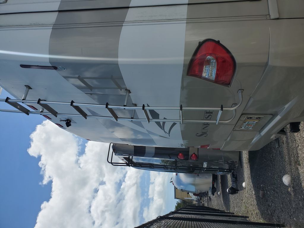 2006 Itasca Sunrise 33V - National Vehicle