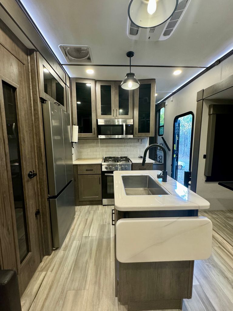 2021 Alliance RV Valor 42V13 - National Vehicle