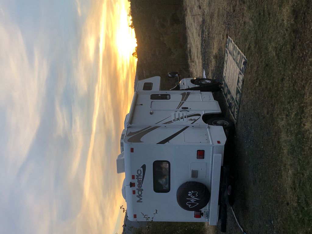 2018 Thor Motor Coach Majestic 19G - National Vehicle