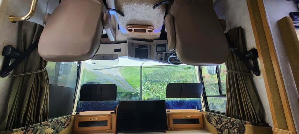 2004 Monaco Monarch 30PDD - National Vehicle