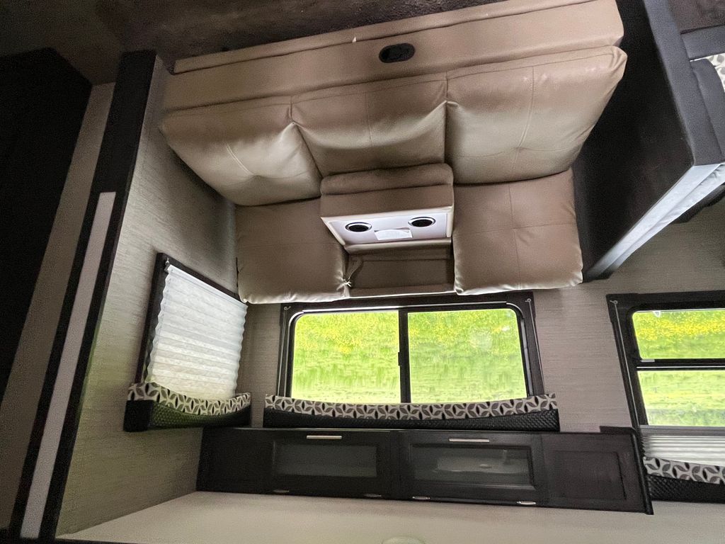 専用ページ② 2018 Dutchmen Kodiak Ultimate 330BHSL - National Vehicle