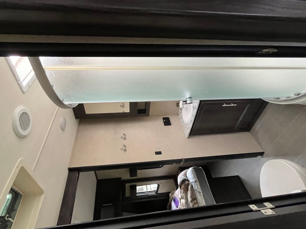 専用ページ② 2018 Dutchmen Kodiak Ultimate 330BHSL - National Vehicle