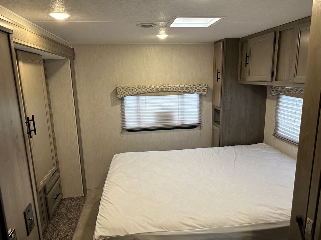 2020 Coachmen Freelander 30bh - National Vehicle