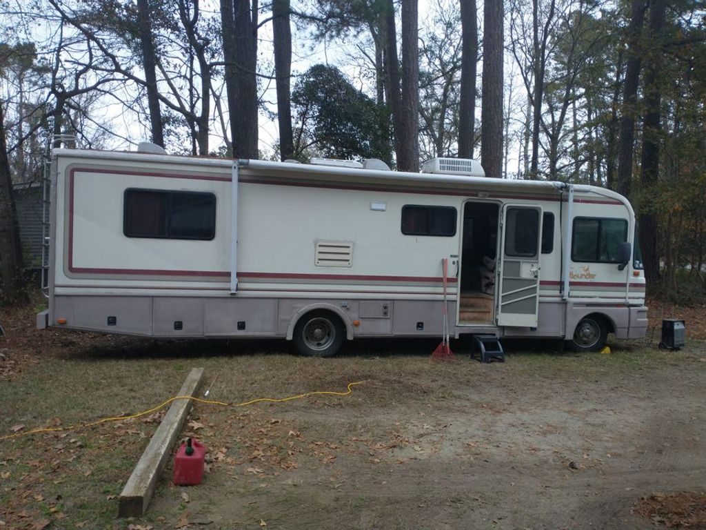 1995 Fleetwood Bounder 38 - National Vehicle