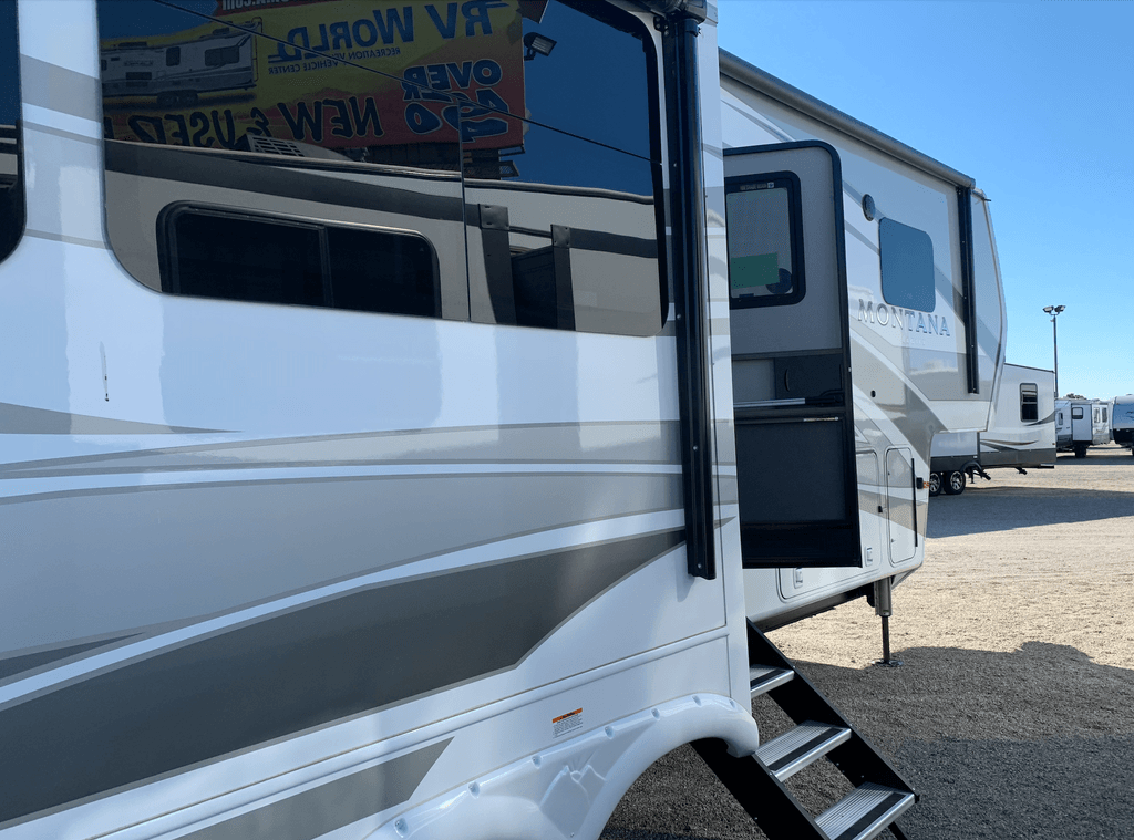 2022 Keystone Montana Legacy Edition 3121RL National Vehicle
