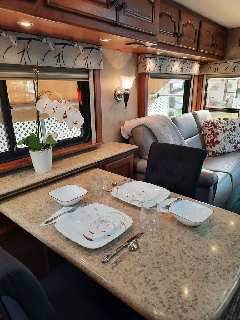 2006 Country Coach Allure 430 Hood River - National Vehicle