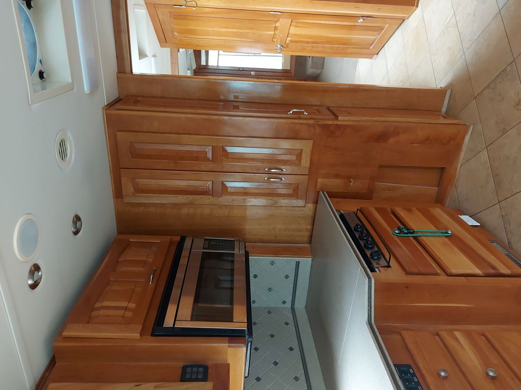 2007 Beaver Contessa Pacifica - National Vehicle