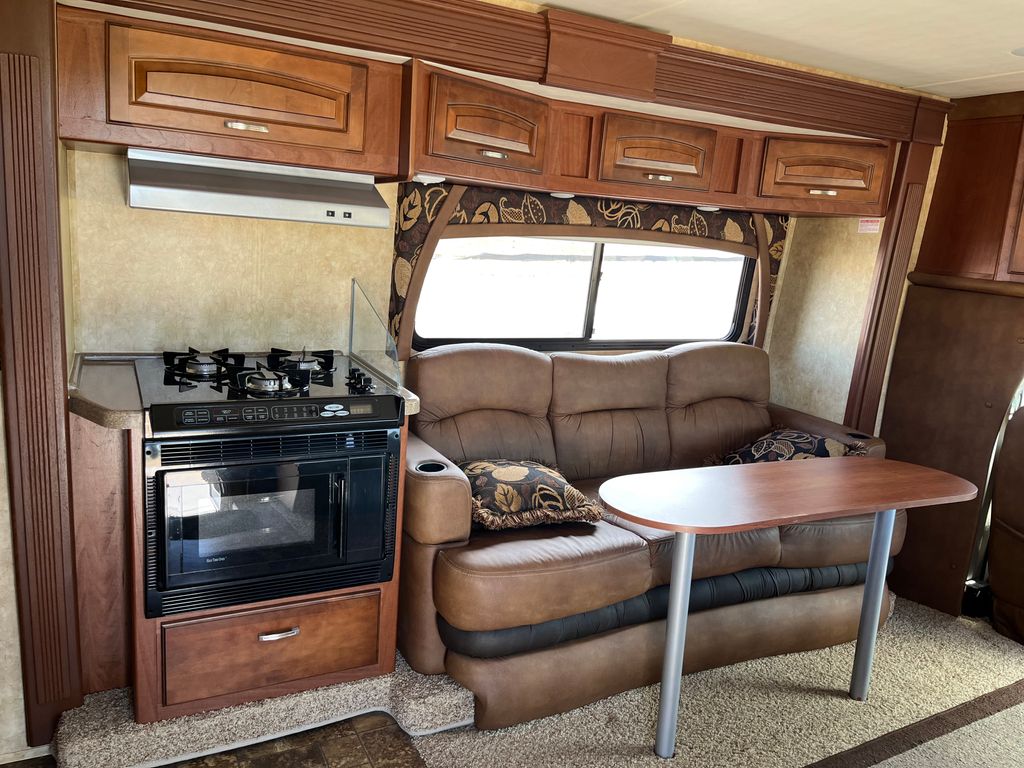 2011 Jayco Melbourne 29D - National Vehicle