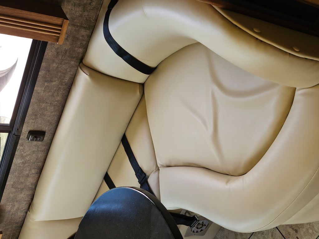 2011 Tiffin Motorhomes Allegro Breeze 28BR - National Vehicle