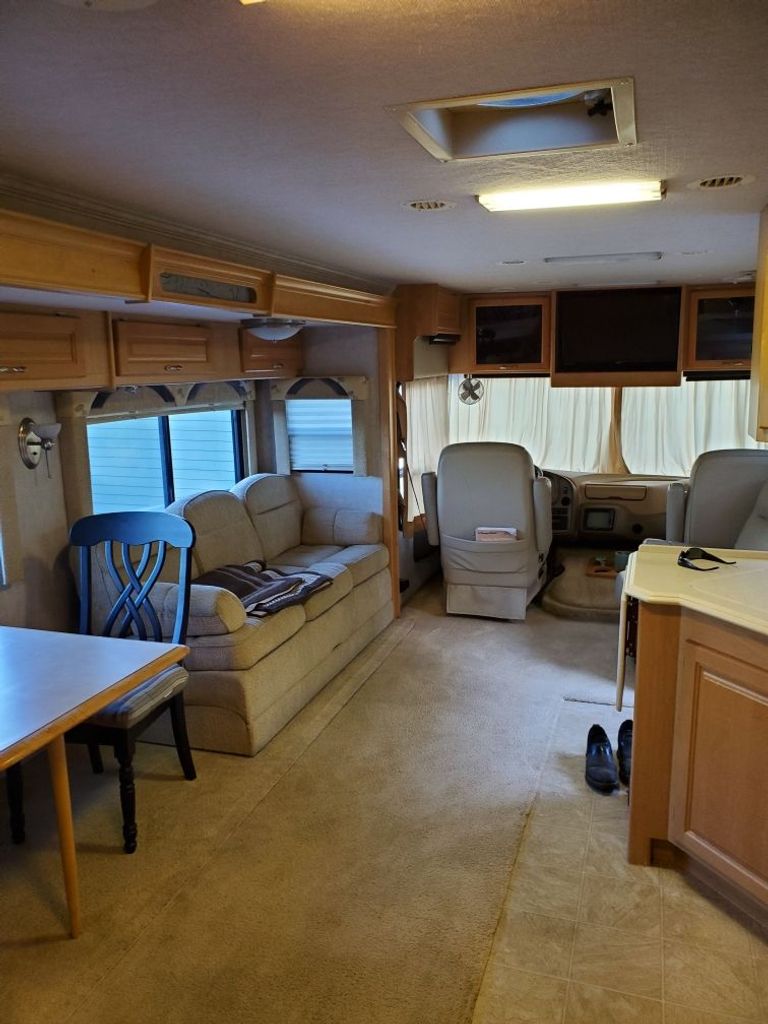2005 National RV Dolphin 5355 - National Vehicle