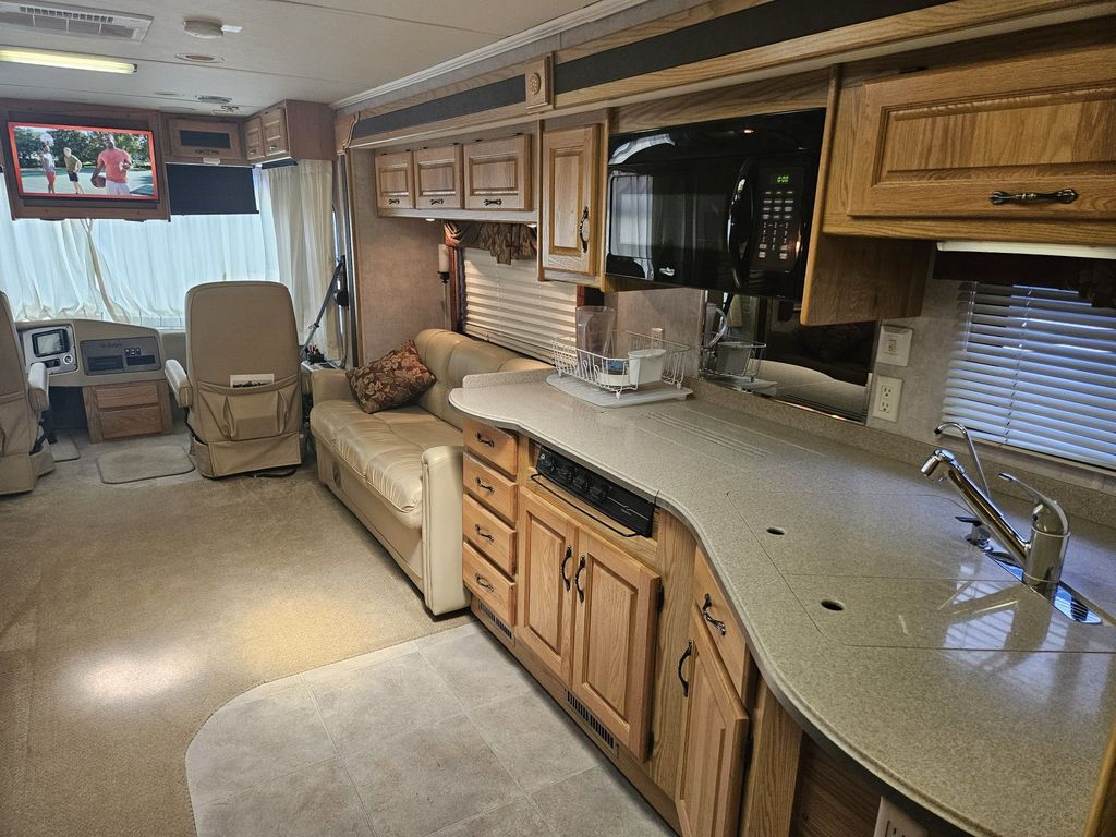 2005 Monaco Knight 38PDQ - National Vehicle