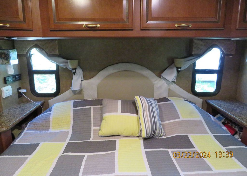 2014 Thor Motor Coach Chateau 33SW - National Vehicle