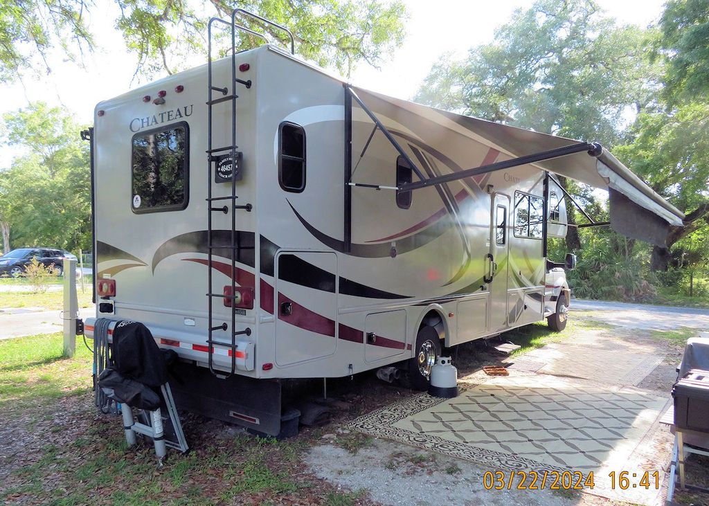 コロンブス 2014 Thor Motor Coach Chateau 33SW - National Vehicle