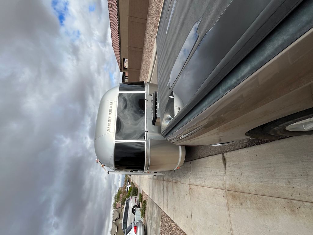 Escape The Ordinary 2015 Airstream International Signature 23fb Your Adventure Awaits