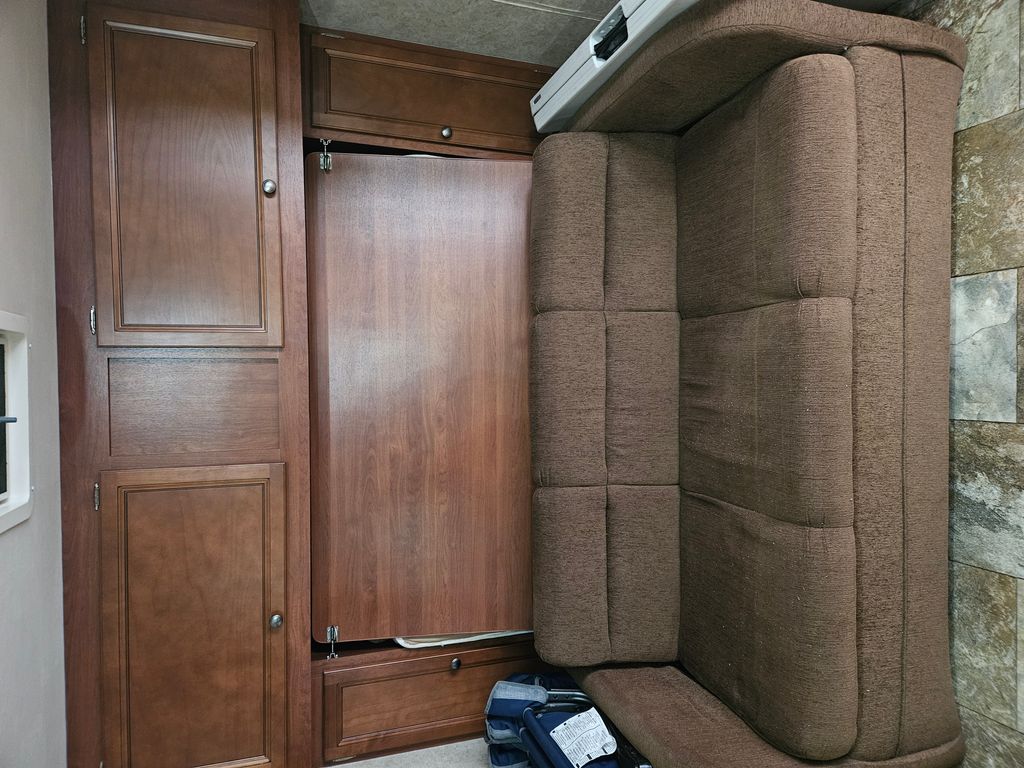 2014 R-Vision Trail-Lite Crossover 200DS - National Vehicle