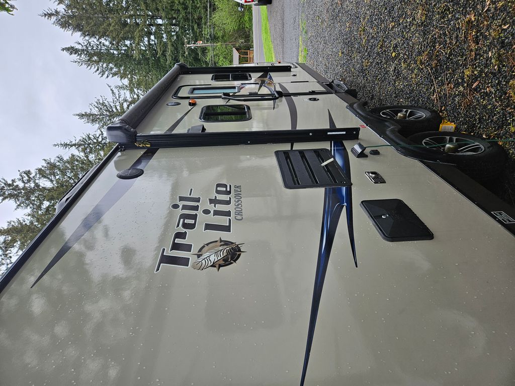 2014 R-Vision Trail-Lite Crossover 200DS - National Vehicle