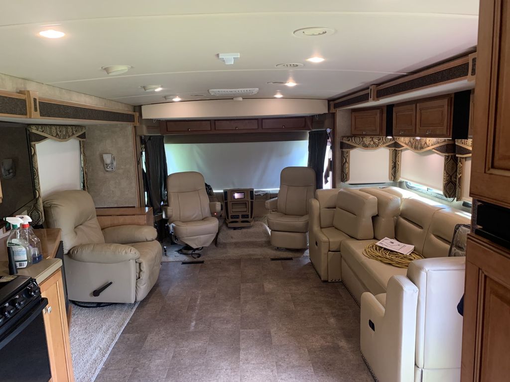 とと 2014 Winnebago Sightseer 35G - National Vehicle