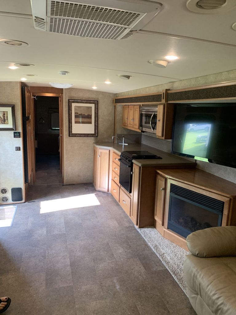 とと 2014 Winnebago Sightseer 35G - National Vehicle