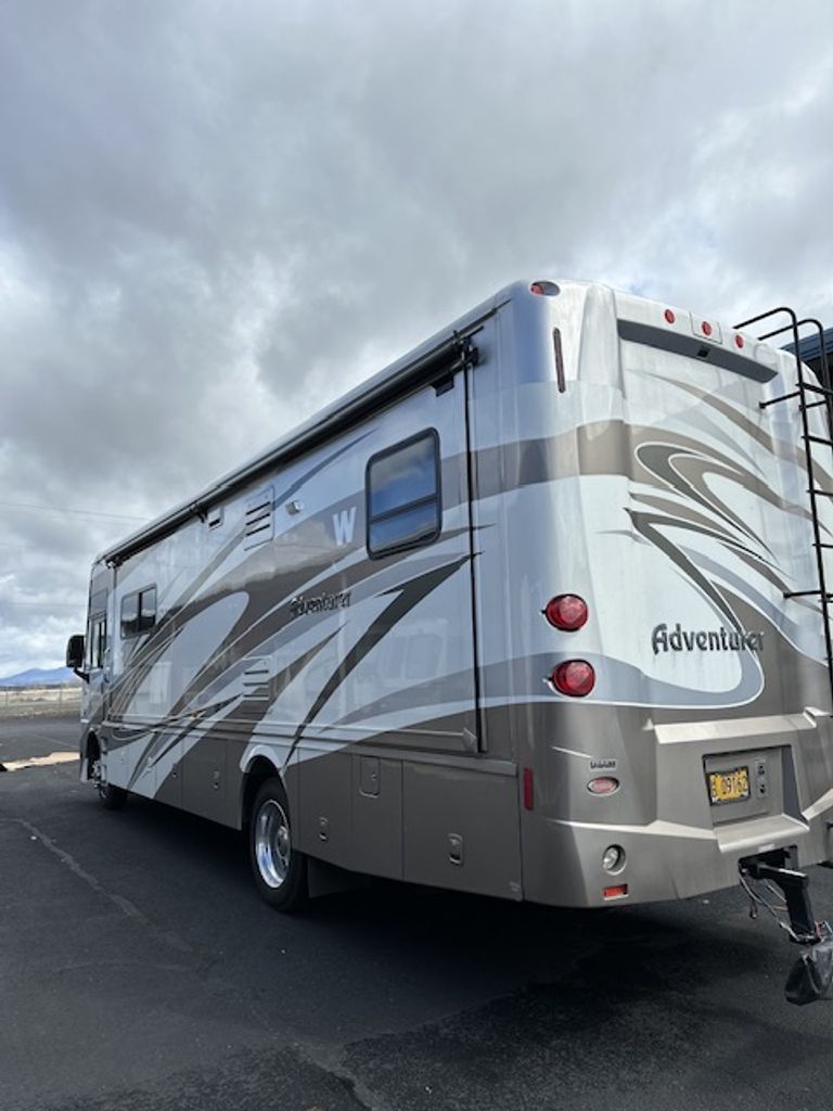 マーページ 2014 Winnebago Adventurer 32H - National Vehicle