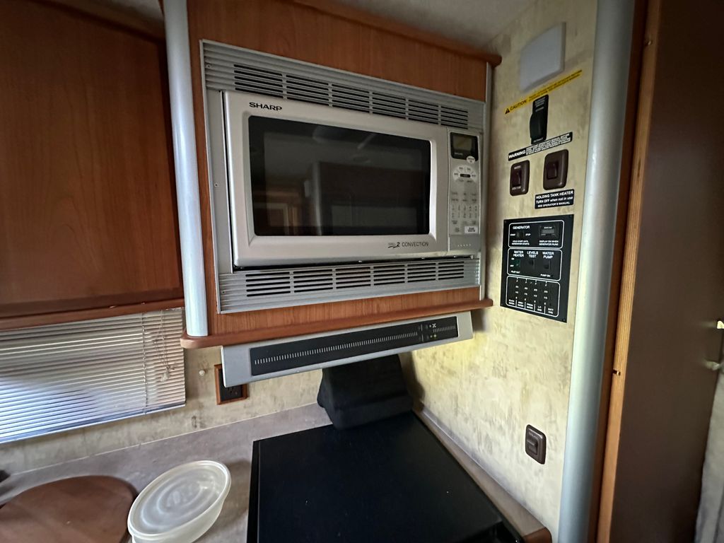 2007 Winnebago View 23J - National Vehicle
