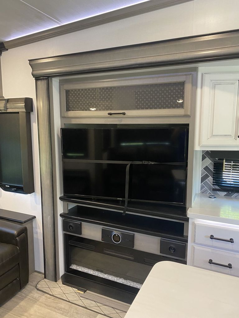 2022 Keystone Montana Legacy Edition 3121RL National Vehicle