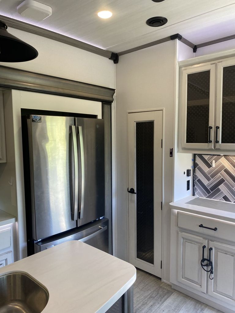 2022 Keystone Montana Legacy Edition 3121RL National Vehicle