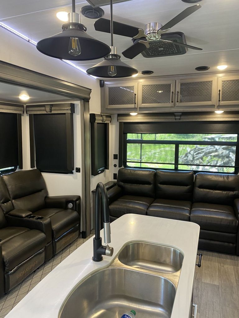 2022 Keystone Montana Legacy Edition 3121RL National Vehicle