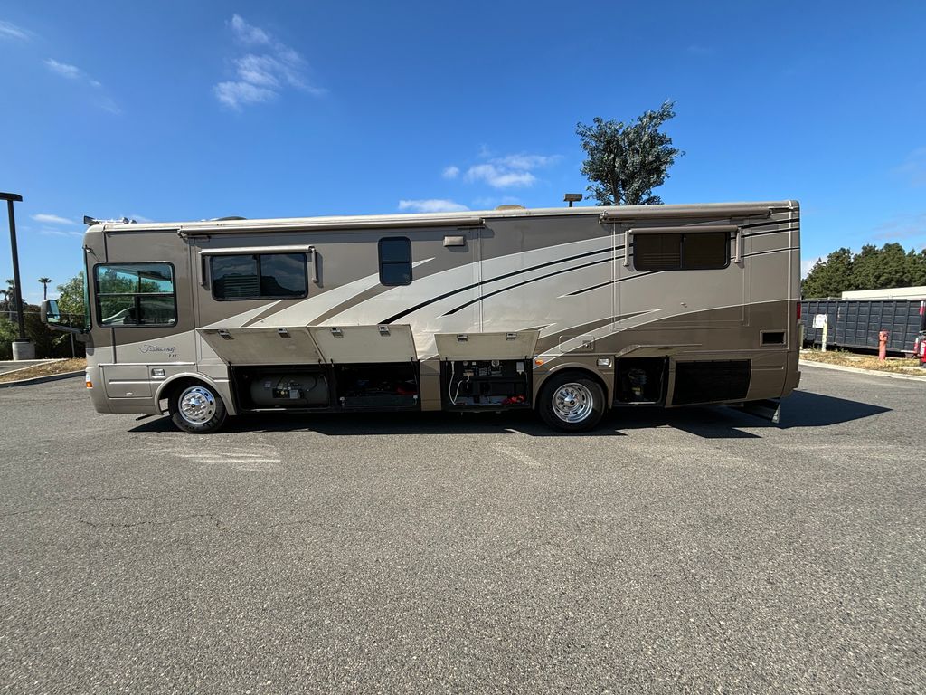 2004 National RV Tradewinds 7375LTC - National Vehicle